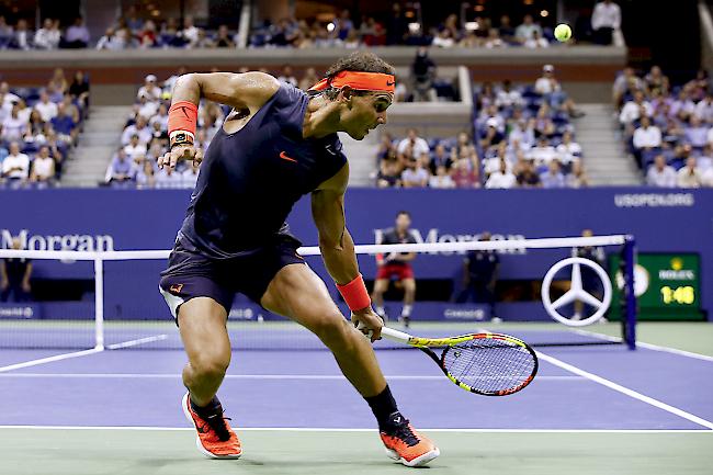 Hart gefordert. In einem hochklassigen Spiel gewinnt Rafael Nadal gegen Dominic Thiem in fünf Sätzen und steht nun im Halbfinal.