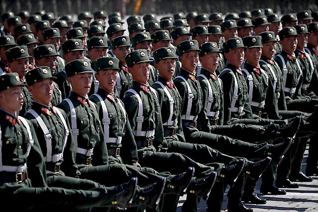 Zehntausende Soldaten. Mit einer grossen Militärparade feierte Nordkorea am Sonntag den 70. Jahrestag der Gründung des kommunistischen Staates.