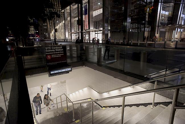 «WTC Cortlandt». Die U-Bahn-Station, die am 11. September 2001 aufgrund der Terroranschläge komplett zerstört wurde, konnte nun nach aufwändigen Bauarbeiten wieder in Betrieb genommen werden.