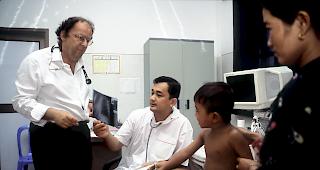 Ein Leben f&uuml;r die Kinder. Der Z&uuml;rcher Kinderarzt und Gr&uuml;nder der Kantha-Bopha-Spit&auml;ler in Kambodscha ist mit 71 Jahren einer schweren Krankheit erlegen.
