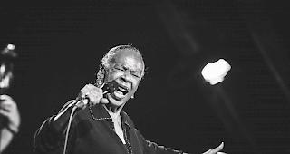 Sandy Patton. Sie stand bereits auf der B&uuml;hne mit Lionel Hampton, Dizzy Gillespie oder Clark Terry. Am Freitagabend verzauberte sie den Gampjer Geisschrummu.