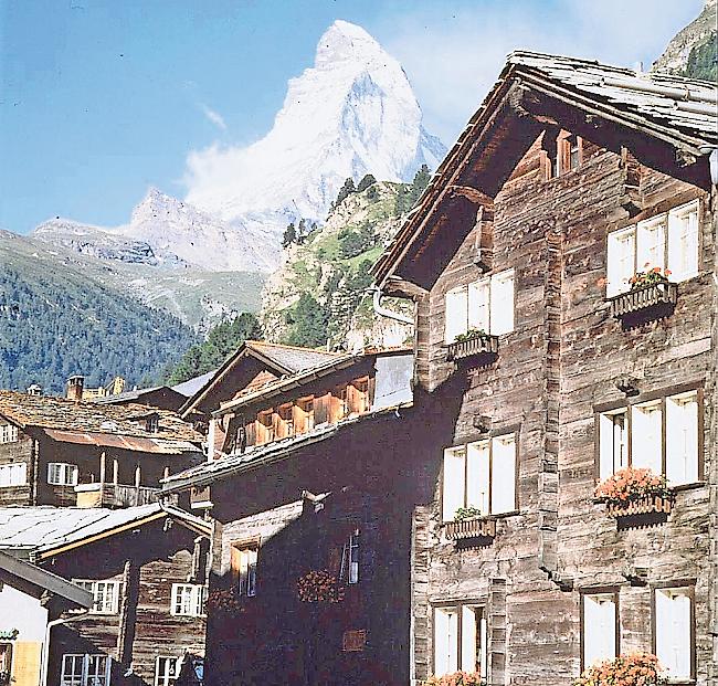 Haus an Haus: Trotz dichter Besiedelung ist bezahlbarer Wohnraum  in Zermatt rar.