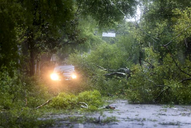 Es regnet wie aus Eimern, der Sturm peitscht das Wasser durch die Strassen: Wirbelsturm Florence hat Teile der Atlantikküste in North und South Carolina in eine Wasserlandschaft verwandelt.