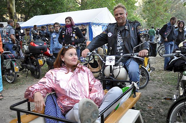 Dirk Reuschling und Doris Hof auf einer Messerschmitt Mokuli.