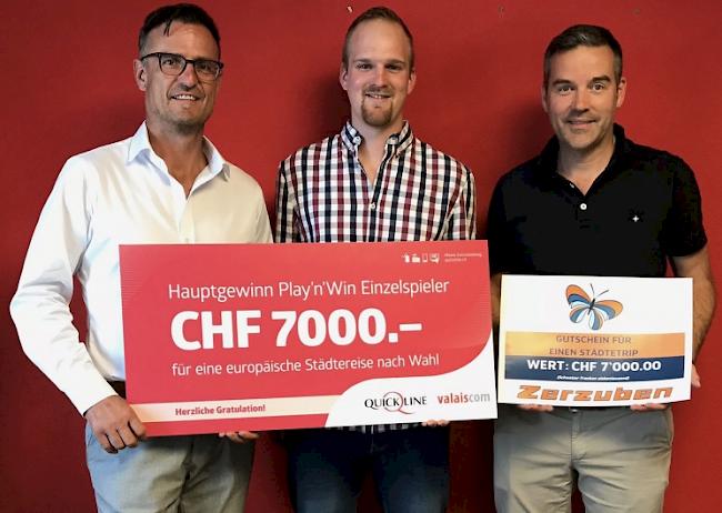 Günter Seewer (CEO Valaiscom), Diego Schmid (Gewinner Hauptpreis) und Marco
Zerzuben (Geschäftsführer Zerzuben Tourisitk AG).
