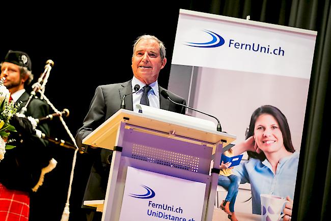 <b>Stolz.</b> Der Präsident des Stiftungsrats der FernUni Schweiz begrüsste die Absolventinnen, Absolventen und ihre Angehörigen.