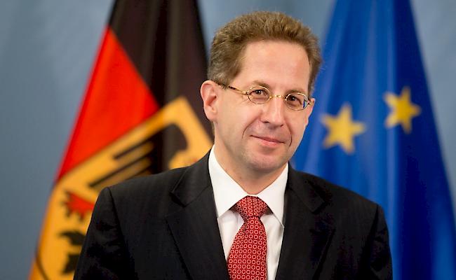 Der tagelange Koalitionsstreit um den deutschen Verfassungsschutzpräsidenten Hans-Georg Maassen ist entschieden: Der Behördenchef muss seinen Posten räumen.