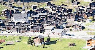 Der Bahnhof Niederwald (Bildmitte) wird sp&auml;ter umgebaut.Foto zvg