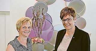 Bernadette Karlen (r.) mit Gewinnerin Karin Zeiter.