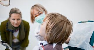 Der Junge wollte nicht auf den Behandlungsstuhl. (Symbolbild)