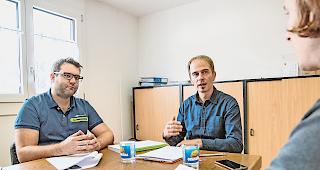 Gewaltberater. Michael Schnidrig (links) und Christian Bayard wollen T&auml;ter verstehen und ihr Verhalten &auml;ndern.Foto WB/Andrea Soltermann