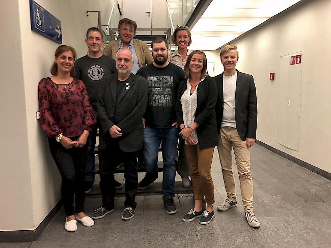 Die Nominierten der Liste «ZUKUNFT WALLIS» für den Bezirk Brig (v.l.): Sirwa Abdian, Christian Schnidrig, German Eyer (hinten), Bernd Kniel (vorne), Matthias Hurni sowie Elke Heydkamp, Claudia Alpiger und Manuel Jossen (es fehlen Monika Holzegger, Gertrud In-Albon und Ursula Stüdi).
