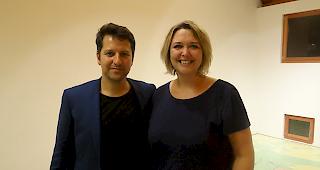 Freuen sich auf die Zusammenarbeit und spannende Projekte: Schriftsteller Rolf Hermann und Viola Anthamatten, Vizedirektorin des Naturparks Pfyn-Finges.