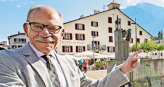 Nicht vergessen. Stadtpr&auml;sident Louis Ursprung auf der &shy;Hubbr&uuml;cke an der Saltina, wo vor 25 Jahren alles begann. 