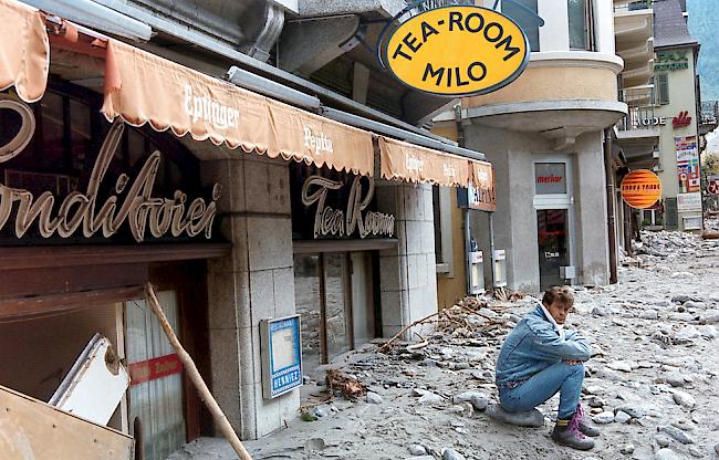 Vor 25 Jahren verwüstete die tosende Flut der Saltina das Stadtzentrum von Brig. Zwei Frauen kamen in einem Geschäft, gefangen von den Fluten, Schlamm und Steinen, ums Leben.
