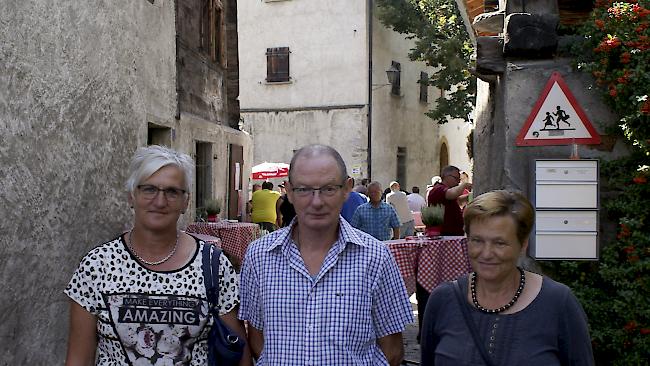 Vreny (59) und Edwin (54) Imstepf mit Paula Studer (60), Mund.