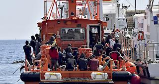 Wahrnehmung. Wie viele Migranten leben im eigenen Land? Gem&auml;ss einer neuen Untersuchung sch&auml;tzt die EU-Bev&ouml;lkerung den Anteil an Fl&uuml;chtlingen mehr als doppelt so hoch ein wie die Daten tats&auml;chlich ausweisen.