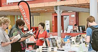 Entdecken. &laquo;Reiseland&raquo; lud im Sittener Les Arsenaux ein zum &shy;Entdecken und Geniessen. Foto wb