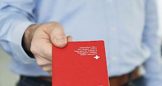 Zuwachs. Knapp 45'000 Personen sind letztes Jahr in der Schweiz eingeb&uuml;rgert worden, 2000 mehr als im Vorjahr.