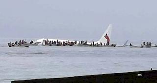 Gl&uuml;ck im Ungl&uuml;ck: Bei einer verpatzten Landung eines Flugzeugs bei einer Insel im Pazifik kamen keine Personen zu schaden. 