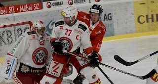 Hofstetter bedr&auml;ngt die Winterthurer Defensive mit Kobach und Goalie Oehninger, elf Tore und ein 6:5.