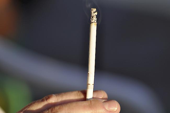 Unterschriftensammlung. Ein neues Volksbegehren will in Österreich das Rauchen in Restaurants und Cafés vollständig verbieten.