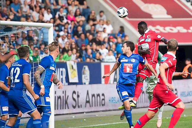 Wuchtig. In der 14. Minute traf Djitté nach einem Eckball per Kopf zum zwischenzeitlichen 1 zu 0 für die Gäste aus dem Wallis.