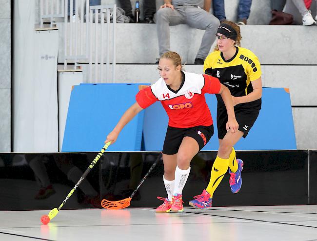 Die Damen des UHC Visper Lions starten mit einem klaren Sieg in die neue Saison.