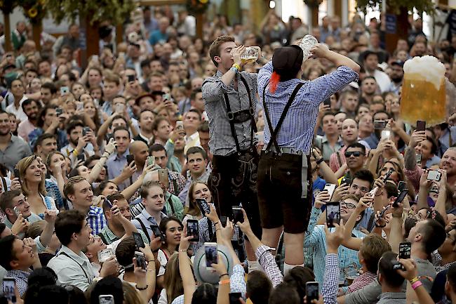 Volksfest. Das Oktoberfest in München zieht Jahr für Jahr Millionen Besucher aus der ganzen Welt an.