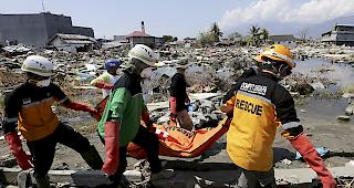 Tragisch. Langsam wird das Ausma&szlig; der&nbsp;Tsunami-Katastrophe in Indonesien deutlich: Mehr als 1400 Menschen sind tot. Aber es wird wohl noch noch schlimmer.