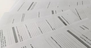 Papierkram. Die sechsseitige Umfrage.Foto Wb