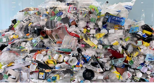 Gigantische Mengen an Plastikmüll gelangen täglich in die Weltmeere (Symbolbild). 