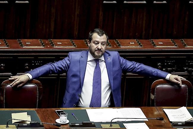 Beliebt. Der harte Kurs von Innenminister Salvini scheint bei der italienischen Wählerschaft gemäss einer neuen Umfrage gut anzukommen.
