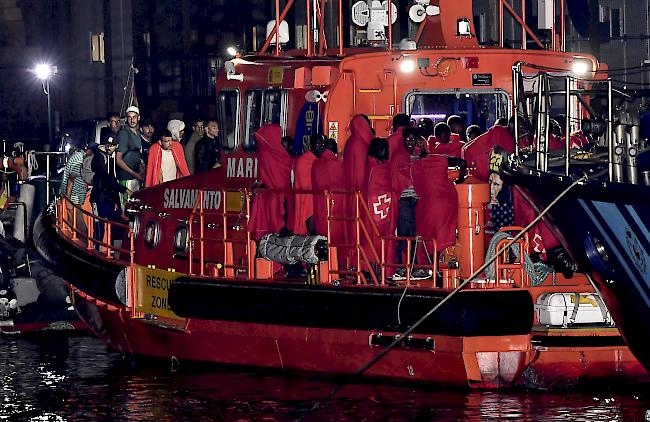 Gefährlich. Über 1200 Bootsflüchtlinge mussten an diesem Wochenende von der spanischen Küstenwache gerettet werden. (Symbolbild)