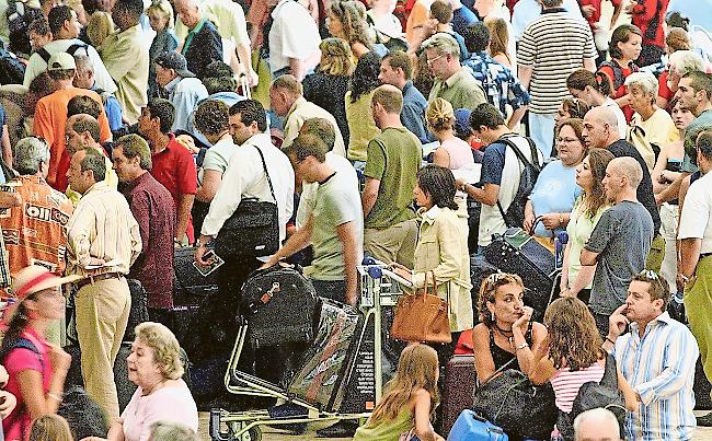 Grosses Potenzial. Kanton und Stadt Sitten sehen bei den Passagierzahlen am Flughafen Sitten viel Luft nach oben.Foto Keystone