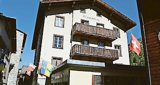 Das alte Gemeindehaus von St. Niklaus wird saniert.