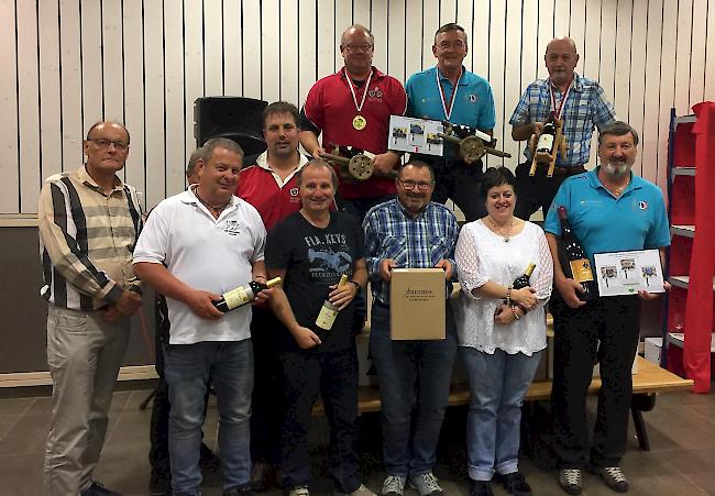 Die erfolgreiche Walliser Delegation an den Schweizermeisterschaften der Ladenkegler im Einzel- wie im Teamwettkampf.