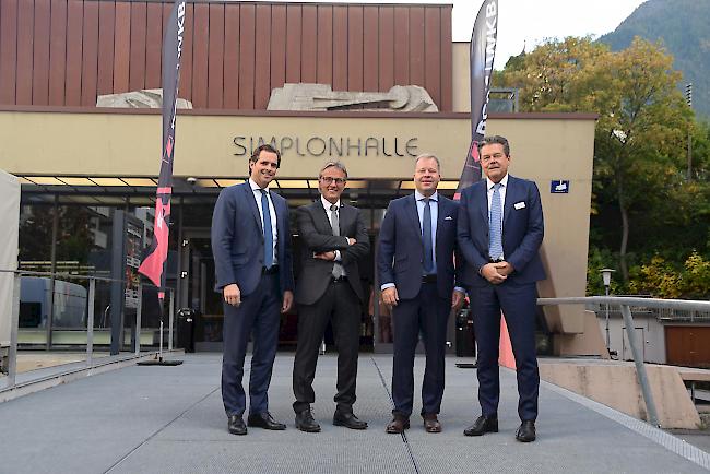 Von links: Olivier Schnyder (GD), Mario Kalbermatten (Direktor und Leiter Region Oberwallis), Pierre-Alain Grichting (VR-Präsident) und Pascal Perruchoud (Präsident GD).