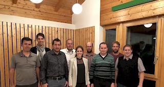 Die Verantwortlichen der Moosalp Bergbahnen AG: (von links) Urs Juon, Fabrizio Gull, Silvan Zurbriggen, Steven Lugard, Selina D&ouml;ringer, Philipp Zenh&auml;usern, Christian Lehner, Beat Ruppen und Philipp Gattlen; es fehlt Martin Zuber.