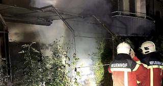 In einem Mehrfamilienhaus im aargauischen Neuenhof ist am Freitagabend ein Brand ausgebrochen.