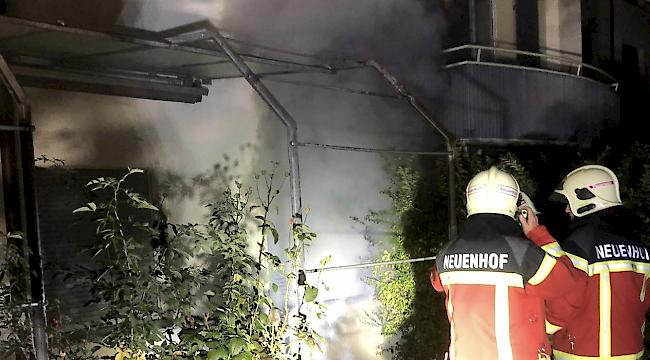 In einem Mehrfamilienhaus im aargauischen Neuenhof ist am Freitagabend ein Brand ausgebrochen.