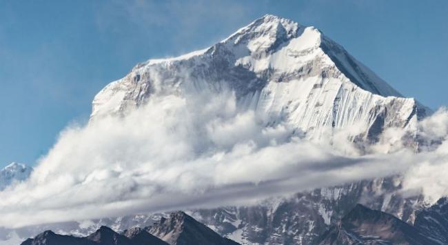 Mount Gurja liegt im Annapurna-Massiv etwa 200 Kilometer westlich der Hauptstadt Kathmandu. 