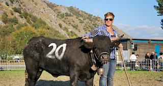 Tagessiegerin. Karin Matter mit der verdienten Siegerin &laquo;Parade&raquo;.