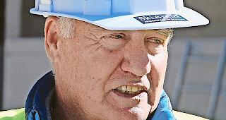 Helm auf. Bei der Skiarena Andermatt-Sedrun konnte Projektleiter Peter Furger aus dem Vollen sch&ouml;pfen. foto wb