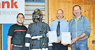 Verdienst. Organisator Fernando Hugo, Offizier FW St. Niklaus, mit&nbsp;Christian Grand, FW Naters, und Markus Kiechler, FW Leukerbad (von links). Foto WB&nbsp;