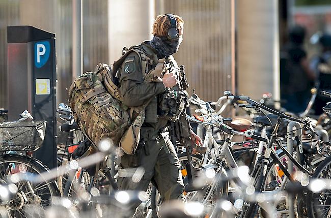 Die Polizei hat die Geiselnahme am Kölner Hauptbahnhof beendet.