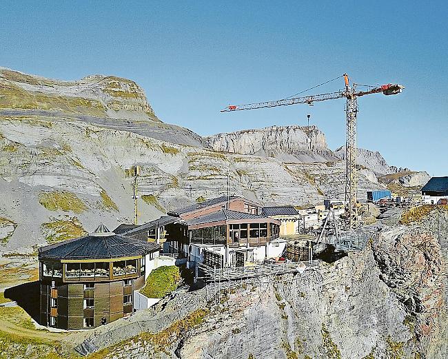 Angelaufen. Die Bauarbeiten am Berghotel Wildstrubel sind seit September im Gang und auf zwei Etappen ausgelegt.
