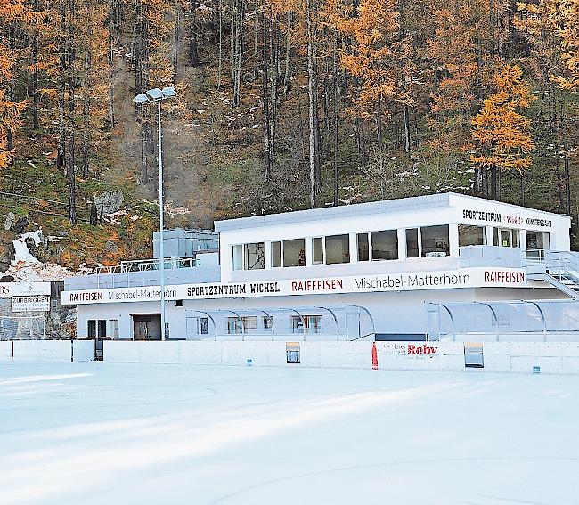 Die in die Jahre gekommene Eisbahn «Wichel» in Saas-Grund. 