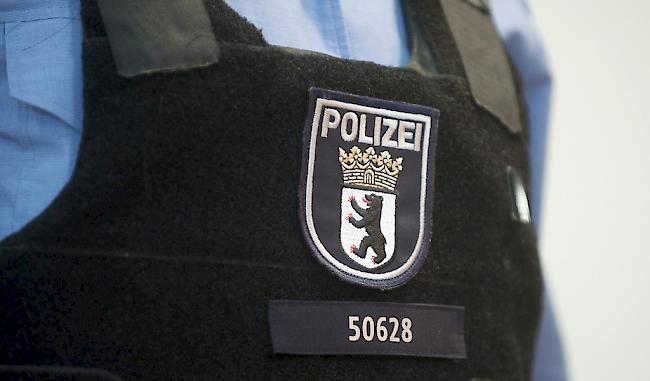 Die Berliner Polizei ermittelt gegen mehrere unbekannte Räuber. 