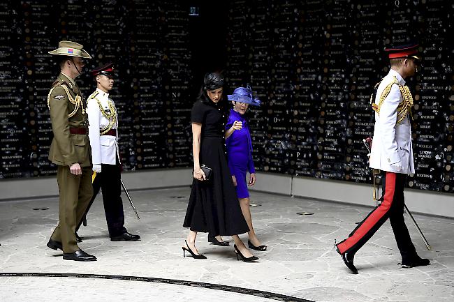 Kranzniederlegung. Bei ihrem Besuch in Sidney besuchten am Samstag Prinz Harry und Ehefrau Meghan eine Gedenkstätte für die Tausenden Australier, die während dem ersten Weltkrieg vor 100 Jahren ums Leben gekommen sind.